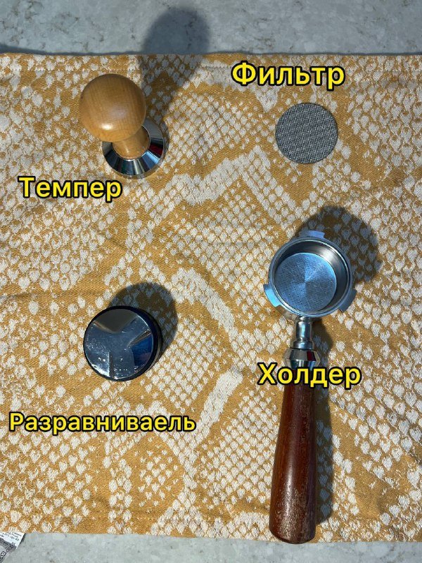 Кофеварка DeLonghi Dedica EC 685 с аксессуарами 3