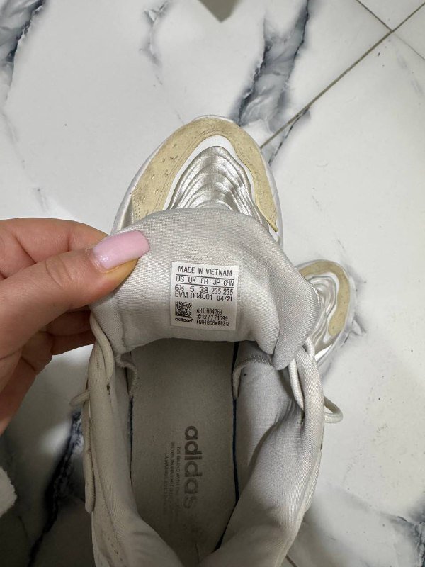 Женские кроссовки Adidas с дефектом 4