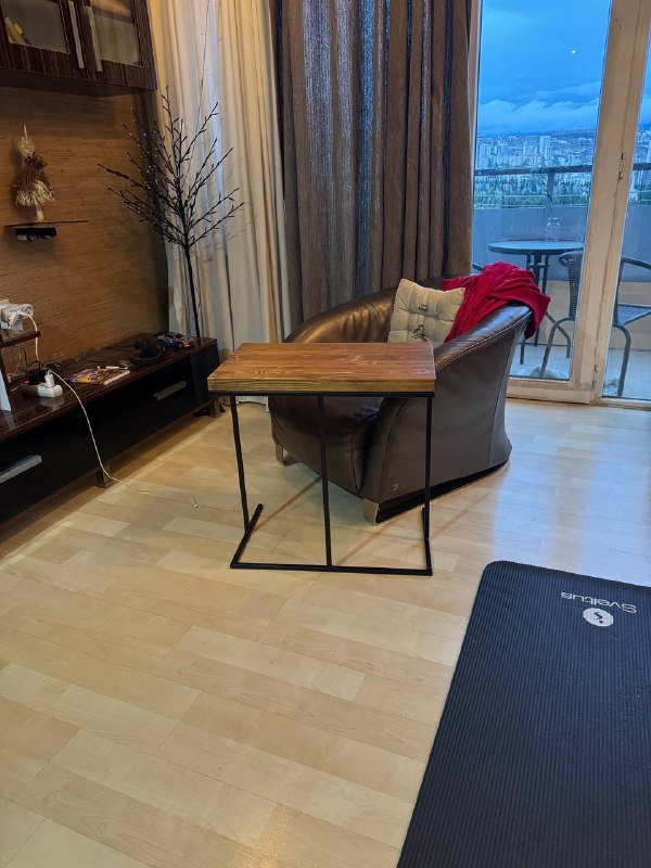 Журнальный приставной стол из дерева и металла