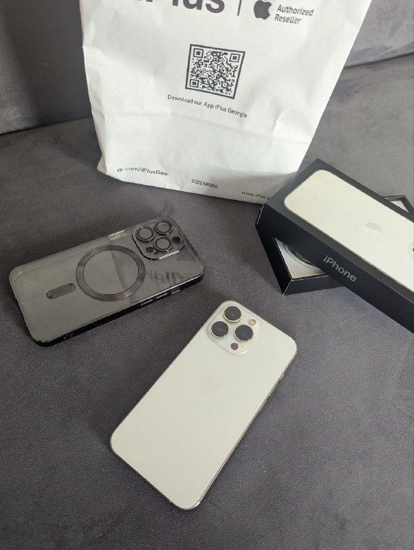 iPhone 13 Pro с MagSafe чехлом и коробкой 3