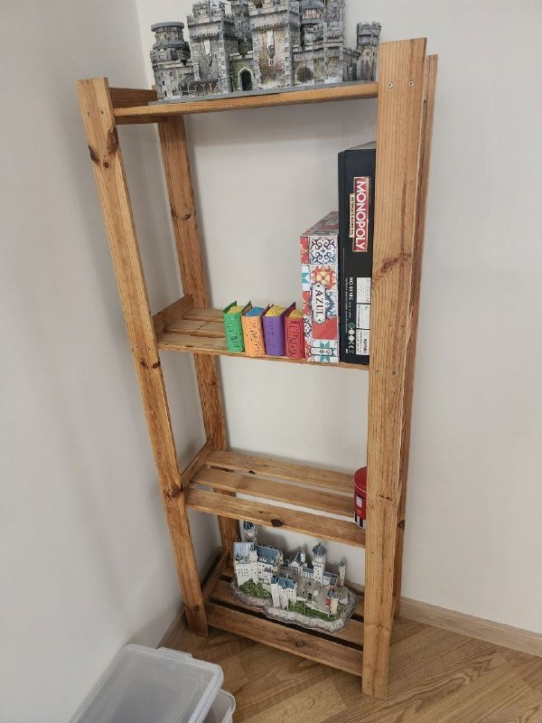 Деревянный стеллаж