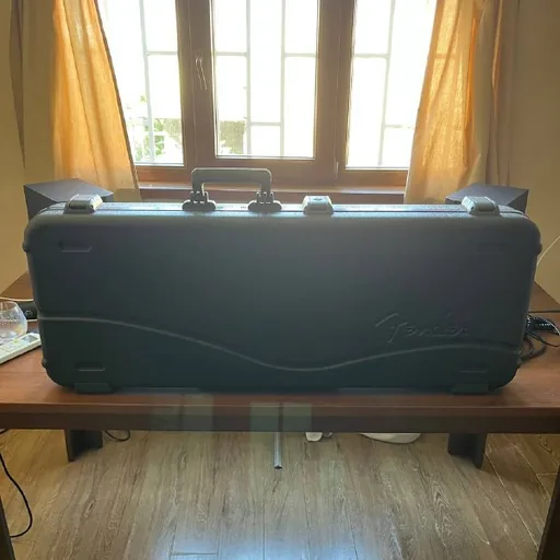 Оригинальный жёсткий кейс Fender