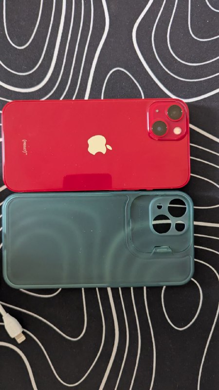 iPhone 13 Product Red, excellent condition, 89% battery 2