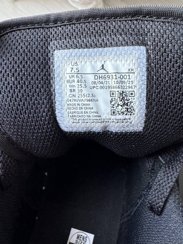 Оригинал Nike размер 7.5 новые 2