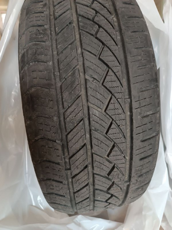 Продам покрышки 225-50 R 17 б/у 2