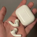 Телевизор, робот-пылесос, MacBook Air, плойка, AirPods Pro 5