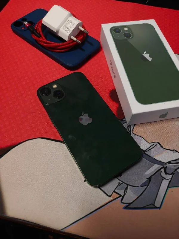 iPhone 13 green 1