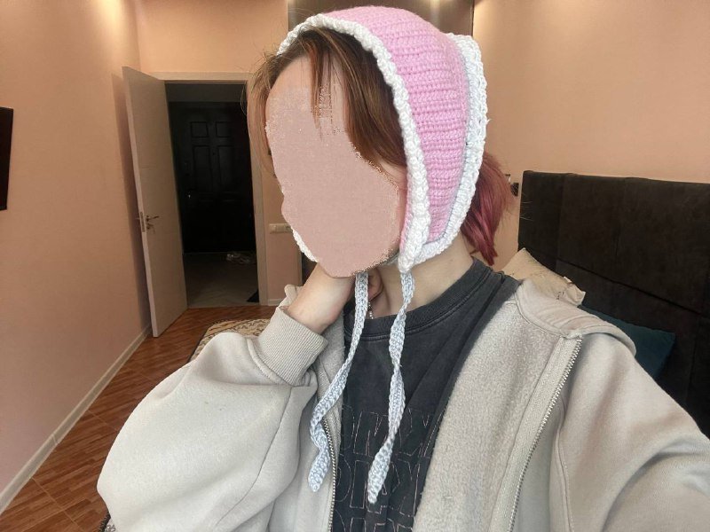 Розовый чепец ручной работы с имитацией кружева 4