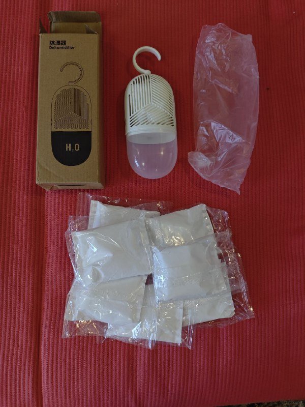 Осушитель для шкафа пластиковый с поглотителем влаги 2