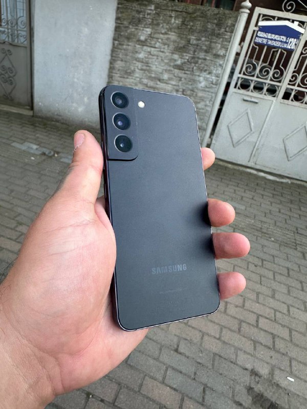 Samsung S22, Samsung S24FE 2