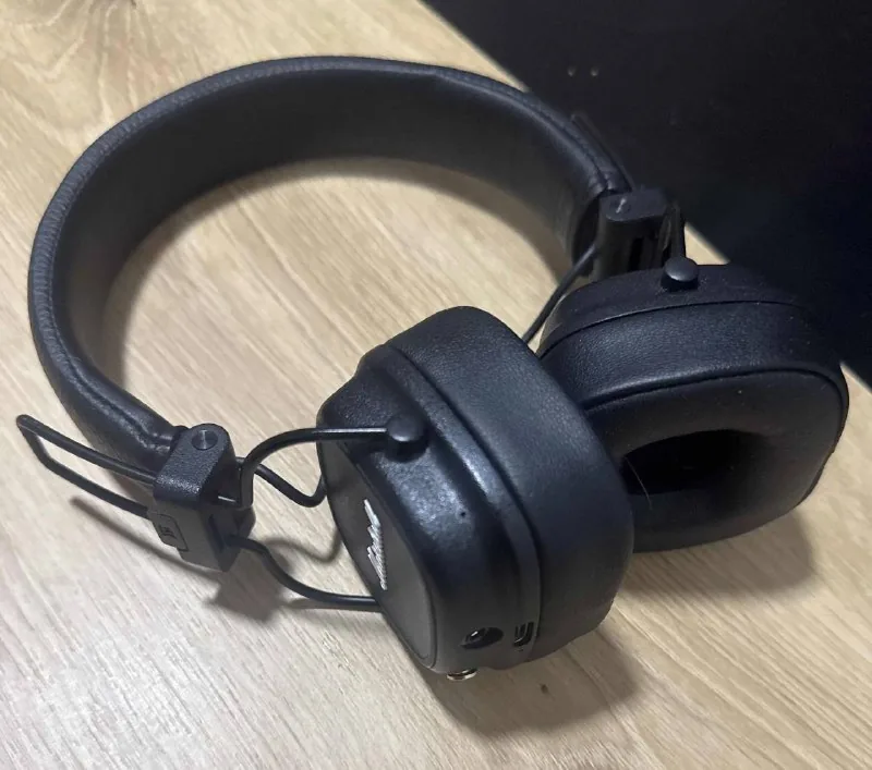 AirPods Max, Marshall Major 4 1