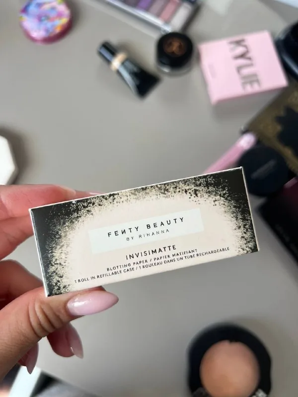 Матирующие салфетки Fenty Beauty Invisimatte 1