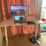 Стіл, робочий стілець, монітор Samsung, аерогриль, підсилювач Wi‑Fi, відпарювач 4