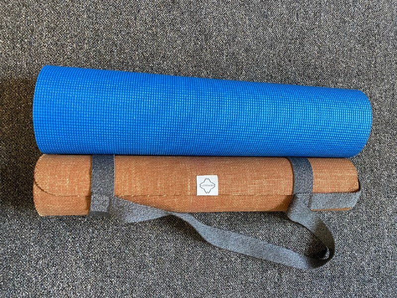 Настольная лампа, фен, отпариватель, компьютерное кресло, микроволновка, пылесос, коврики для йоги, мониторы, клавиатура, турка для кофе 7