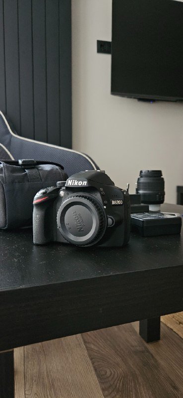 Фотоаппарат Nikon D3200 с объективом, аккумуляторами и аксессуарами