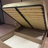 Кровать с тумбами, стол со стульями, зеркало 5