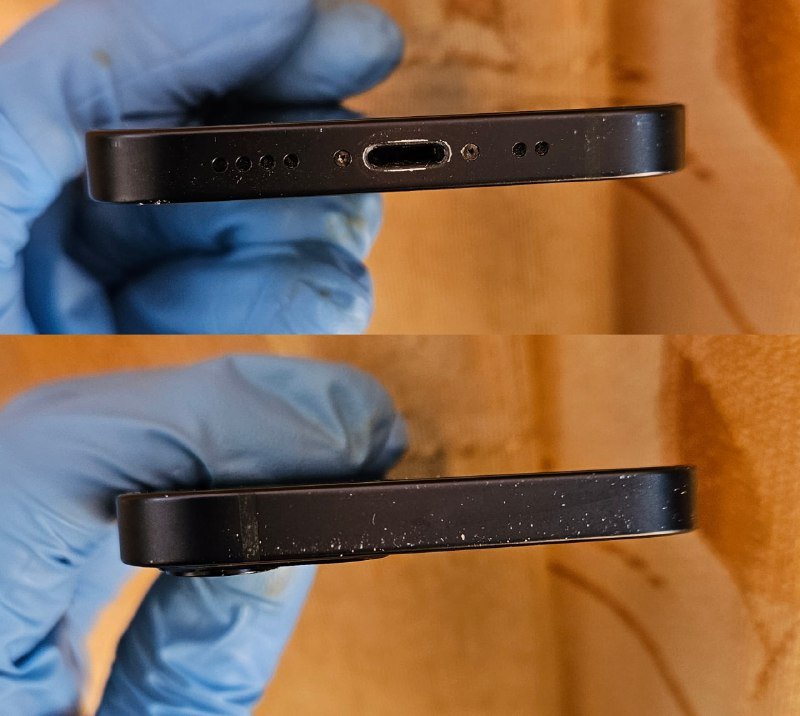 iPhone 12 mini с аксессуарами 5