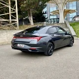 Hyundai Elantra SEL 5