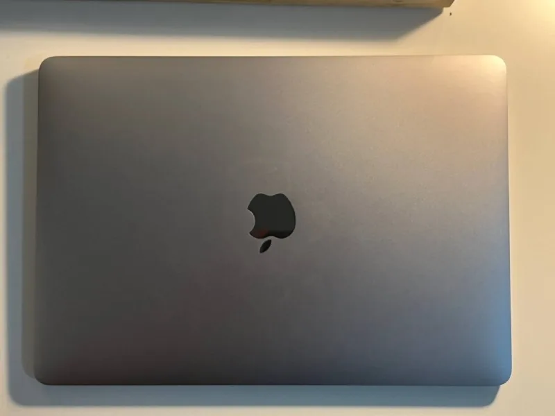 MacBook Air M1, беспроводная мышь Logitech, коврик для мыши 4