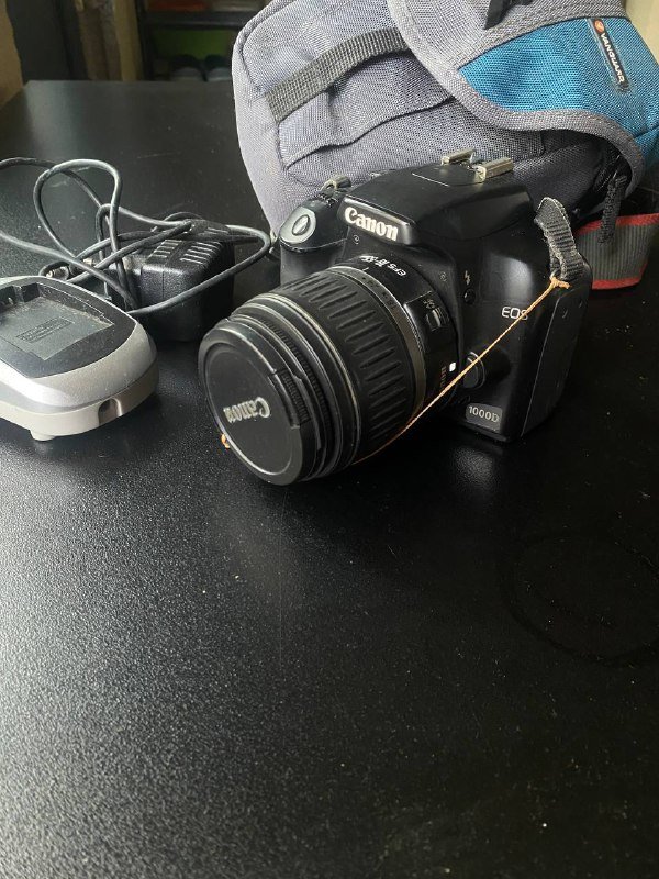 Фотоаппарат Canon EOS 1000D, зарядник, карта памяти, чехол 3
