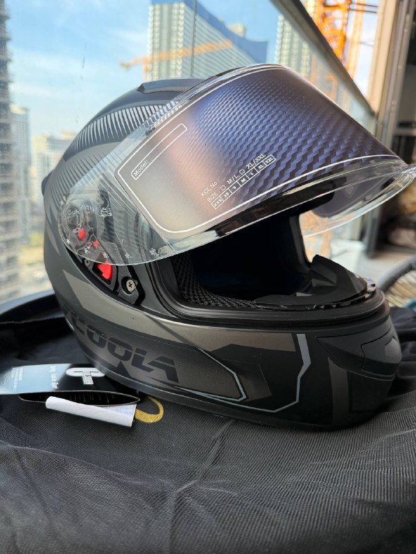 Шлем для мотоцикла с тёмным визором 3