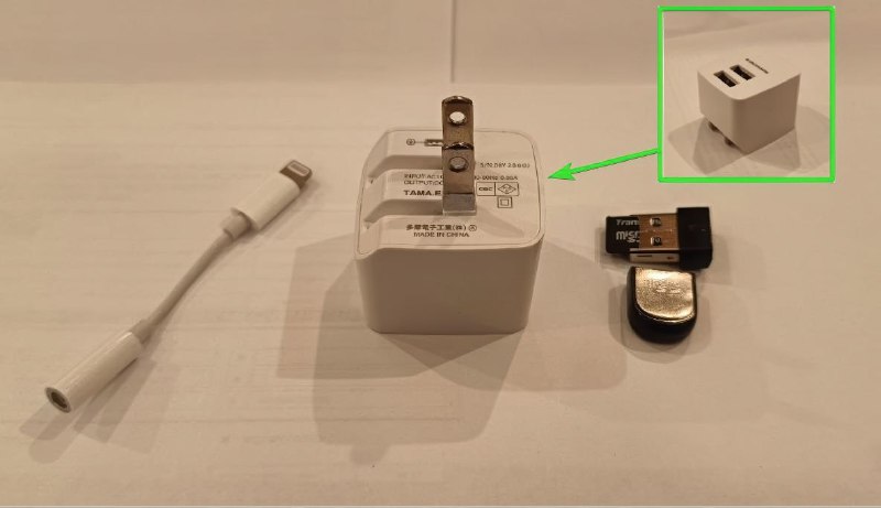 Копилка, переходник с Apple Lightning, блок питания, кардридер, переходник Omni-plug, кофе, гель для бритья, маска для лица, обувь для хайкинга, зонт, ведро для мусора 9