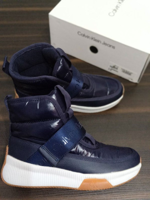 Кроссовки Calvin Klein утепленные размер US 6