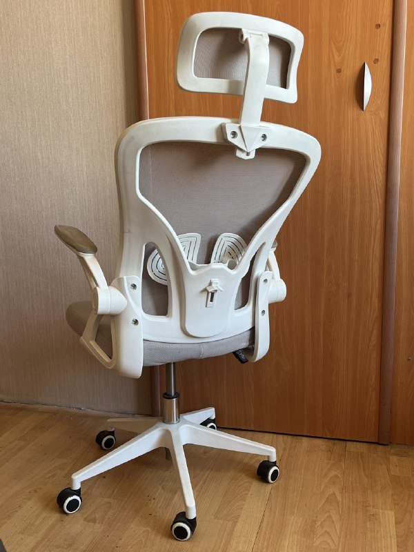 Офисное компьютерное кресло 2