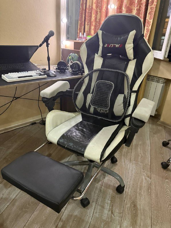 Компьютерное кресло черно-белое, кожаное директорское кресло 2