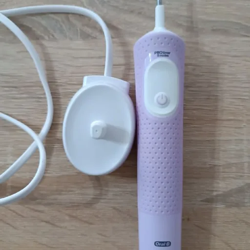 Электрическая зубная щетка Oral-B Vitality Pro