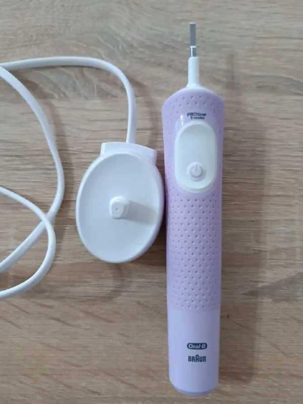 Электрическая зубная щетка Oral-B Vitality Pro