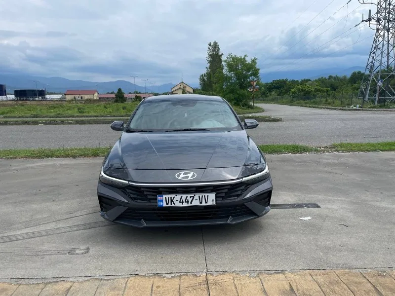Hyundai Elantra 2025 1