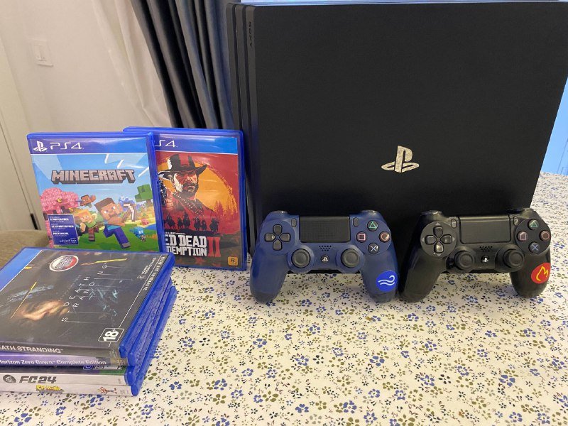 PS4 Pro 1ТБ, 2 джойстика, 6 игр