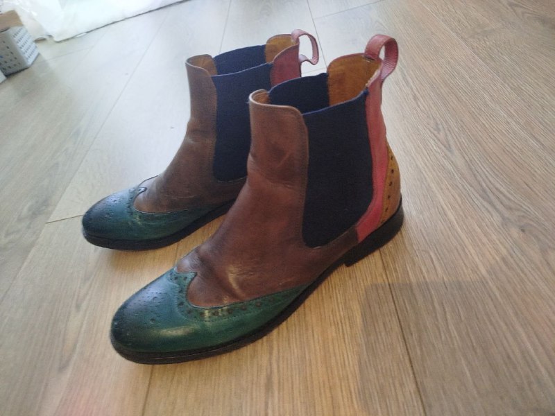 Лёгкое кашемировое полупальто, Пуховая жилетка, Кашемировое платье, Свитер, Джемпер, Ботинки, Кроссовки, Туфли, Снуд, Плед 7