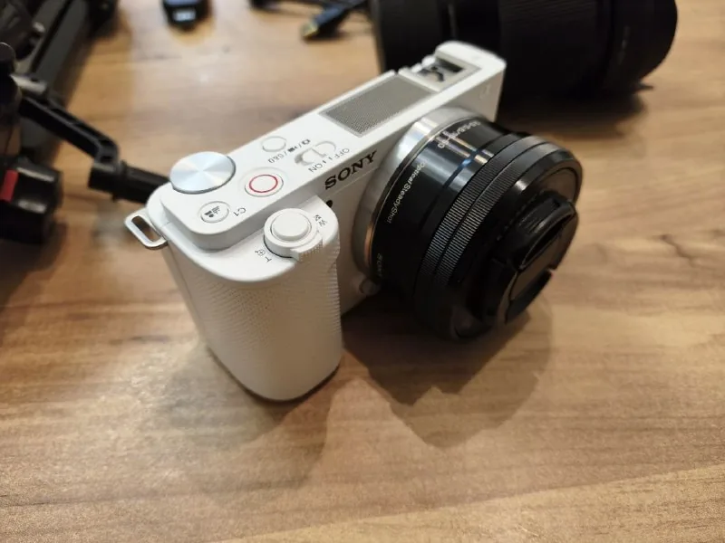 Sony ZV-E10, объективы, карта видеозахвата, штатив 1