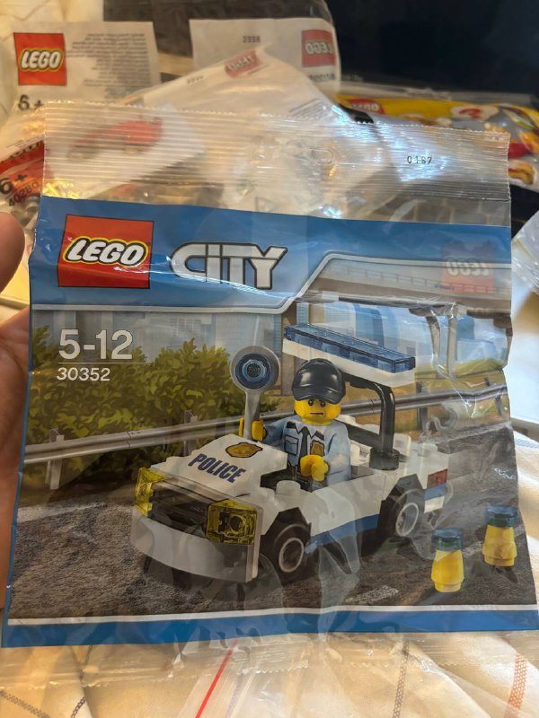 мини наборы LEGO трактор, школьный автобус, утенок, полицейская машина, минифигурки
