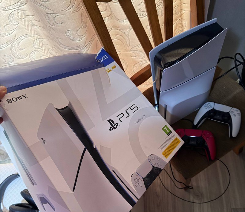 PS5 Slim 1TB с дисководом, 2 геймпада 3