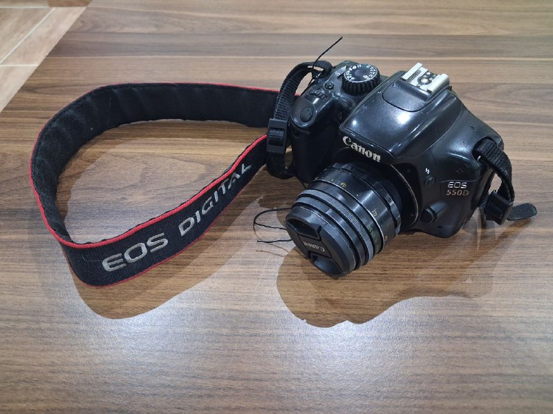 Фотоаппарат Canon EOS550D, объектив Zenit helios 44-2