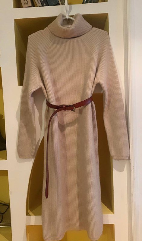 Платье шерстяное теплое с поясом новое