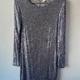 Платье в пайетках Mango 1