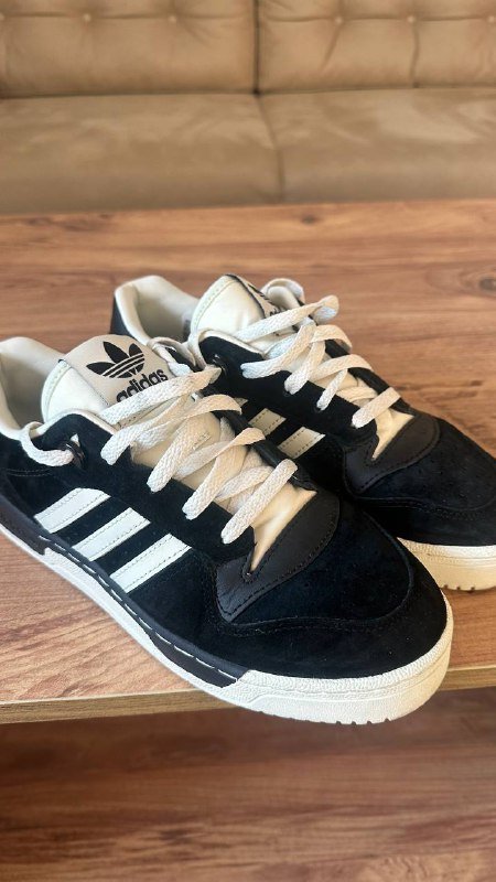 Кроссовки Adidas женские размер 37-37,5 2