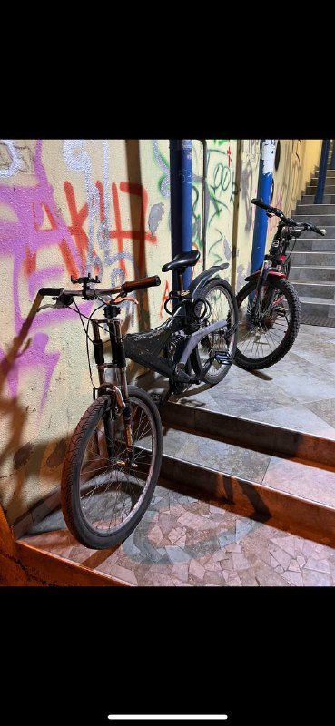 Велосипед с подставкой и цепью