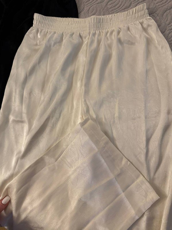 Черные и светлые молочные женские штаны 4