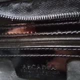 Детская обувь, сумка, зонт, женская обувь, свитер, диван 3