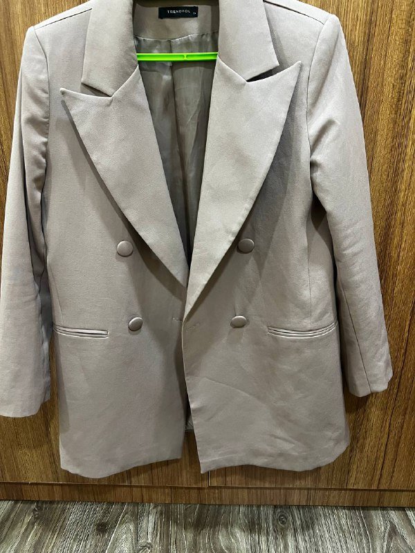 Куртка, кастьюм, джинсовая юбка, черная рубашка 3