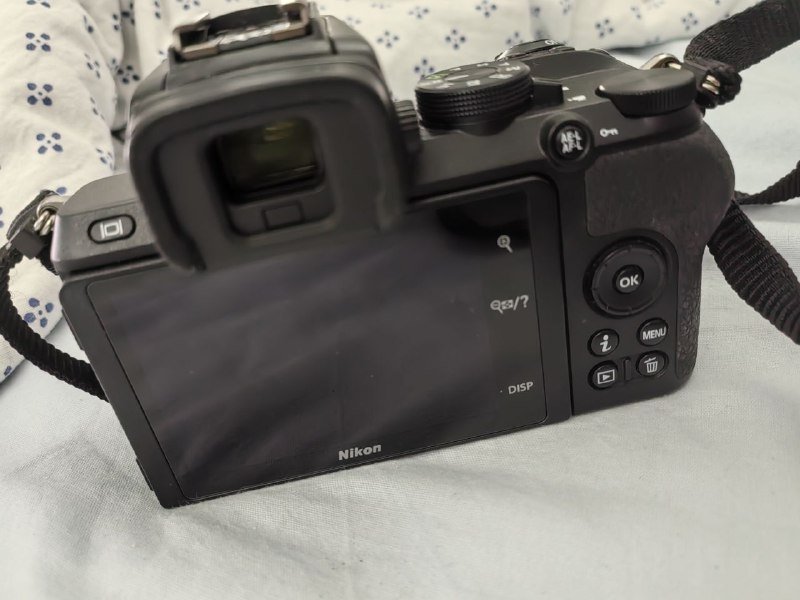 Фотоаппарат Nikon Z50 с объективом и зарядным устройством 3