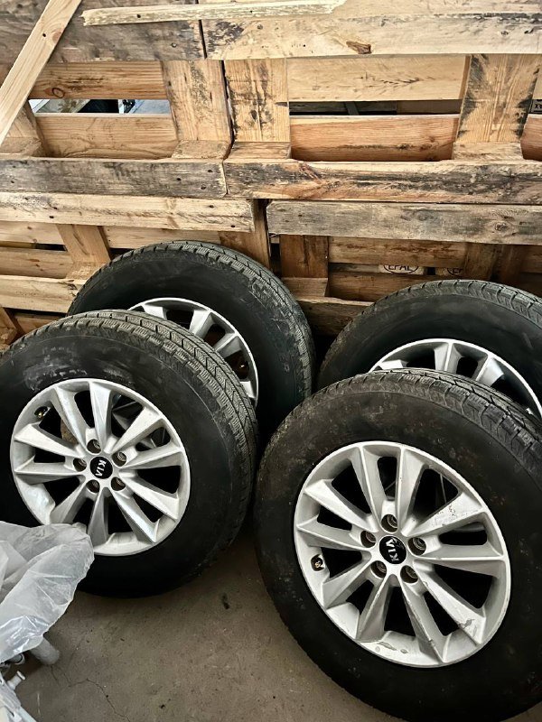Зимние и летние шины 245/65/17, 225/60/17 (8 штук) на продажу