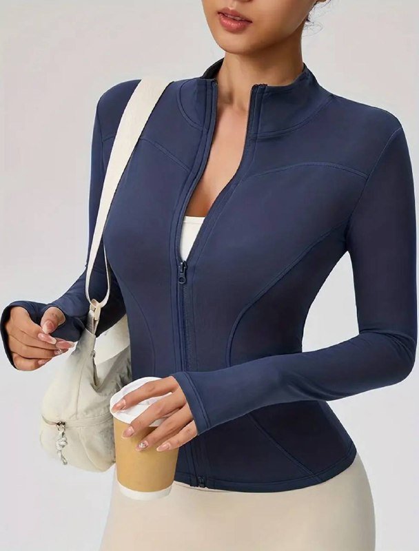 Легкая спортивная куртка, размер L