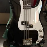 Бас гитара Squier By Fender, комбик Fender Rumbler 15 2
