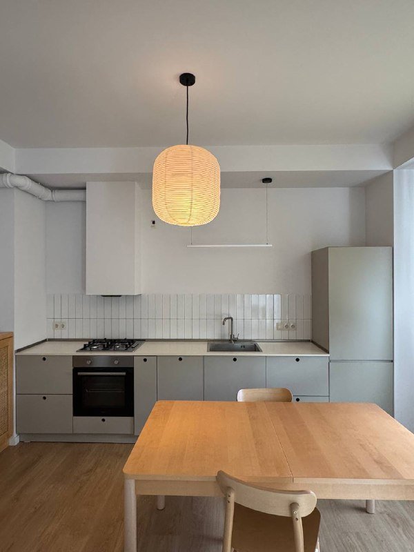 Кухонный гарнитур с варочной поверхностью, духовой печью, посудомойкой, холодильником